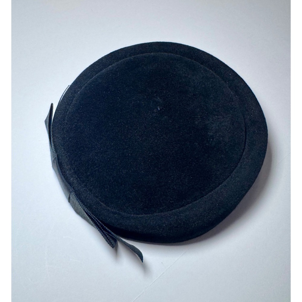Vintage Women's Black Velour Pillbox Hat Feminine Whimsical Size 23 - Picture 2 of 5